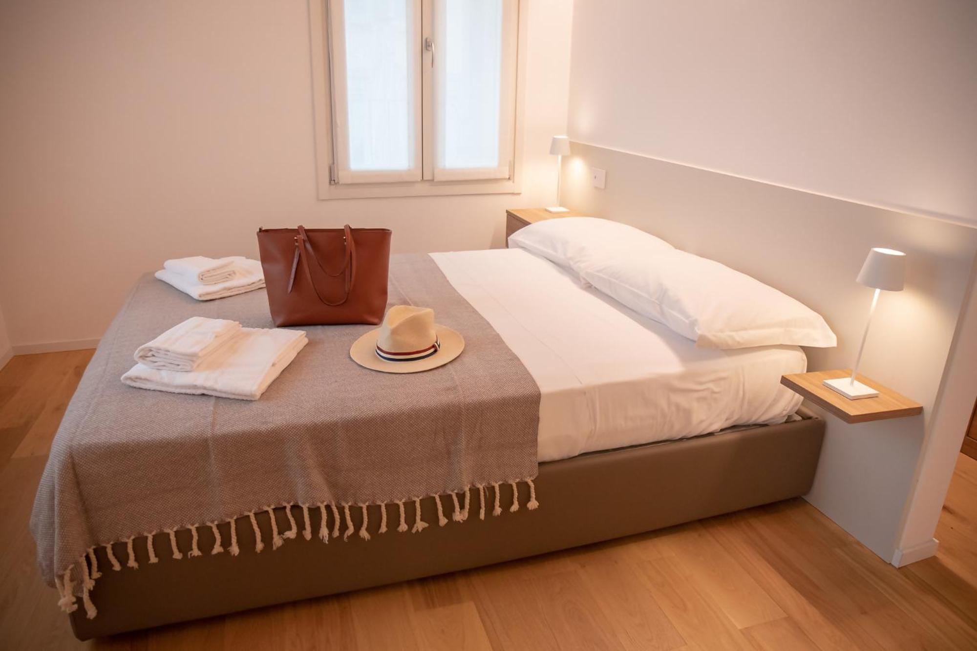 Amendola City View Apartments Suite Romantica Como Exterior photo